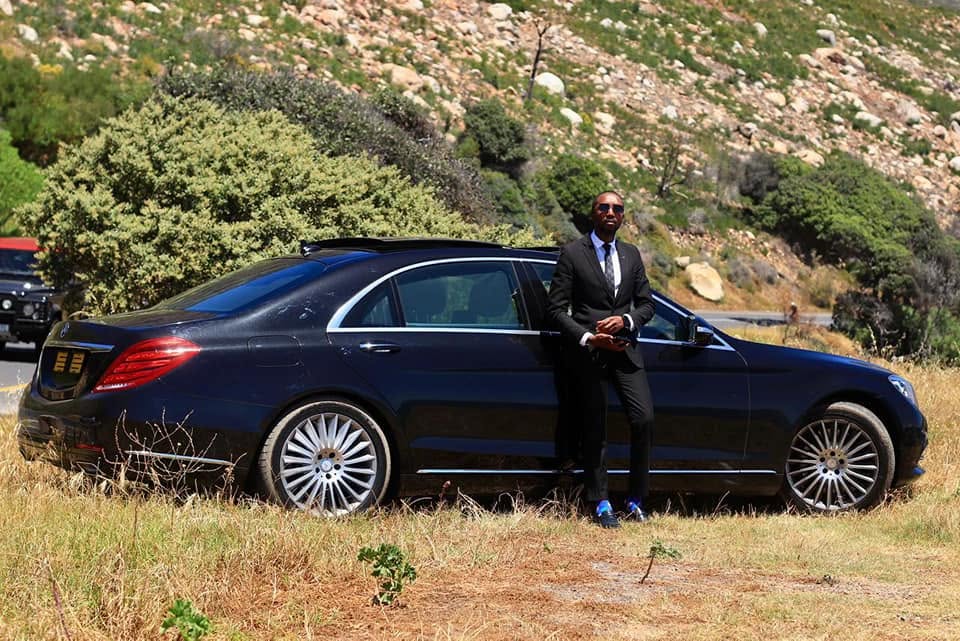 Chauffeur with S-Class on the Peninsula